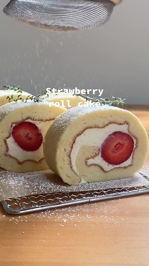 Delicious Japanese Strawberry Roll Cake Recipe