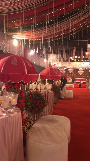 Crystal Events By Ayesha | -Signature royal reds ✨ | Crystal Events by Ayesha #WeddingReel #InstaReels #ReelTrend #ViralReels #TrendingReels ReelsPakistan | Instagram