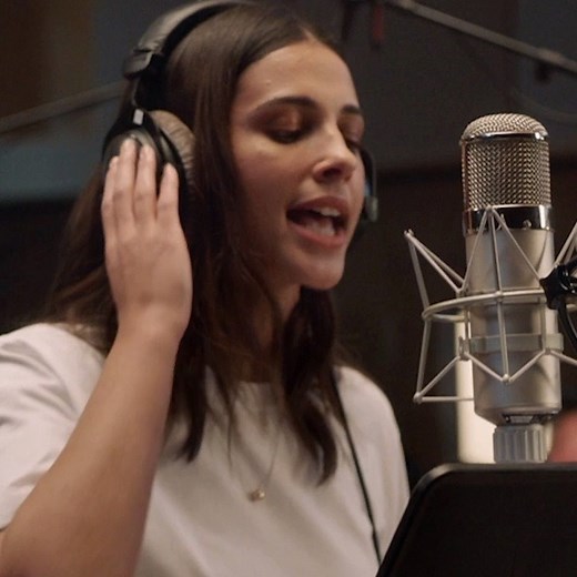 Watch the video for "Speechless," the powerful, brand new song written by Disney legend Alan Menken and songwriters Pasek and Paul for Aladdin's Princess Jasmine, Naomi Scott: https://youtu.be/mw5VIEIvuMI ✨ | Walt Disney Records