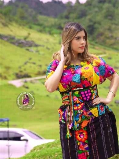 hermoso diseño fondo amarillo siempre los mejores diseños y la mejor combinación contactanos whatsApp 50685978 y 40032526 envíos a toda 🇬🇹y🇺🇸 entregas sorpresas #boutiquecoloresdemitierra #chichicastenango #bellaschapinas❤️🇬🇹502gt #indumentaria #bellaschapinas502 #lomejordeguatemala💙🇬🇹💙 #chaquetascoloresdemitierra