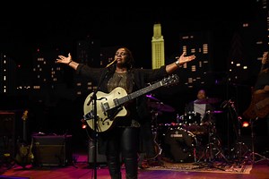 Ruthie Foster brings a peaceful vibe and a powerful voice to ’Austin City Limits’