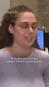 “Hi ha gent que ha vingut plorant i donant-nos les gràcies per haver trobat els seus documents.” Irene Martínez treballa a l'Oficina de Troballes de Barcelona i ha vist casos de tota mena: des d’una mare que va recuperar els objectes personals del seu fill, que havia mort, fins a estrangers que havien perdut el passaport. Cada dia hi arriben centenars d’articles, la majoria mòbils i carteres, però també d'altres de més sorprenents: “Dentadures postisses, ortodòncia, instruments musicals, drons..