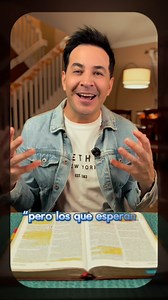 📖🔥 “Si hoy te sientes débil, tengo una promesa de Dios para tu vida” Texto bíblico: “Pero los que confían en el Señor renovarán sus fuerzas; volarán como las águilas; correrán y no se fatigarán, caminarán y no se cansarán.” (Isaías 40:31) | Emir Sensini