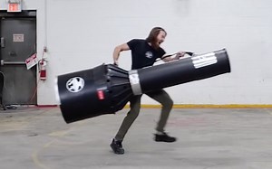 新 概 念 手 电 筒！全世界最重最亮！【Hacksmith】