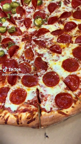 Delicious Pizza Awaits at Pizza La Italiana