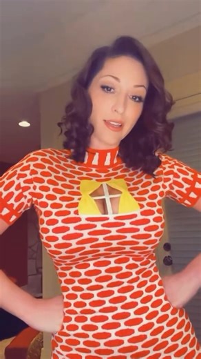 Yall like my new dress? 🤭 | Carlotta Champagne