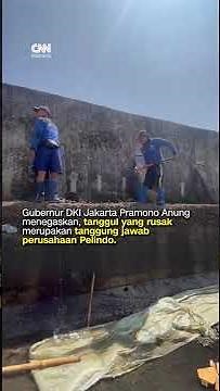 Tumpukan Karung Pasir untuk Tambal Tanggul Laut Bocor di Muara Baru