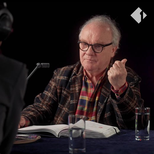 Mit seinen freien Nacherzählungen der "Klassischen Sagen des Altertums" erreichte Michael Köhlmeier bereits Mitte der 1990er Jahre auf Ö1 ein breites Publikum. Nun hat sich der Vorarlberger Autor wieder für Ö1 vor das Mikrofon gesetzt und erzählt ab 6. Mai jeweils dienstags ab 11.05 Uhr in vier Folgen der "Radiogeschichten" und schon jetzt als Podcast "Mein privates Glück! Die Lebensgeschichte meiner Eltern". Köhlmeiers Erinnerungen sind auch ein bewegender Beitrag zum Jubiläum "80 Jahre Zweite 