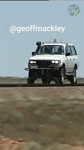 This Car Drives on Train Tracks… And It’s Completely Real! 🚗🚆