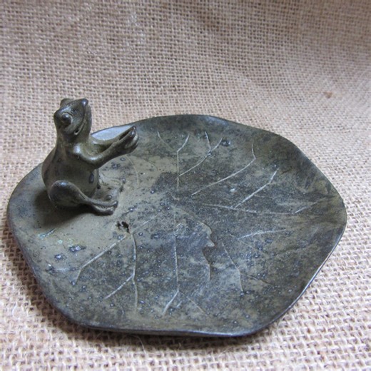 Vintage Bronze Patina Frog on Lily Pad Figurine Incense Stick Ash Catcher Retro Housewarming Feng Shui Candlestick Holder Sculpture - Etsy