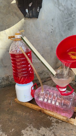 In just 5 seconds, you'll understand the principle of siphon.#experiment #diy #science