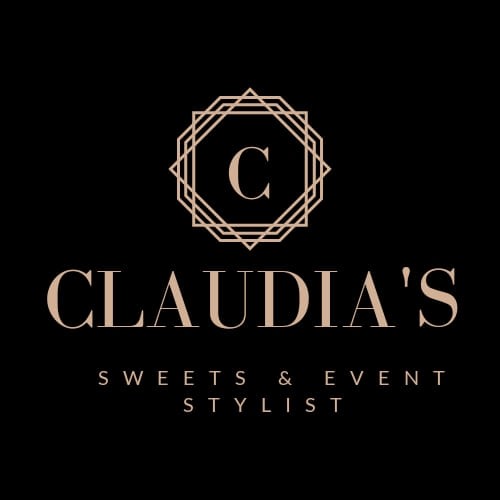 This breathtaking main table filled with hundreds of white, ivory, and blush florals is more than decor—it’s the heart of your daughter’s Quinceañera. It’s where the spotlight shines, photos are taken, and emotions overflow. She only turns 15 once—make it unforgettable. At Claudia’s Sweets, we’re Quinceañera experts, and no one creates luxury like we do. Dates for 2025 and 2026 are now open—book early to secure your dream design. Your event won’t be complete without this WOW factor.#Quinceañera 