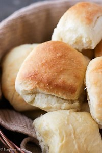 Easy Dinner Rolls (No Knead Dinner Rolls) • Longbourn Farm