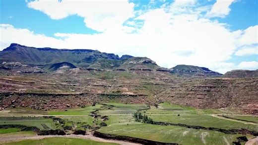 Batlokwa 🐆 The funeral of Queen Mantlokholo Molefe Location: Blikana, Mtere 🇿🇦 Production Company: Skwe Media The life of Mme Mantlokholo was celebrated through song, mokorotlo, speech le dithoko | Makoloane a Sterkspruit - Videos