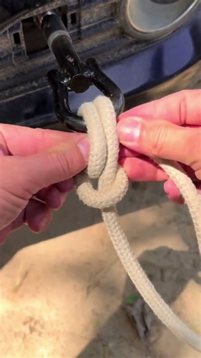Simple and easy trailer rope tying method