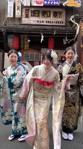 伝統的な日本の着物でのダンス体験