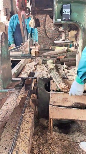 Worker Texting at Work: A Hilarious Real-Life Moment OfficeBlunder