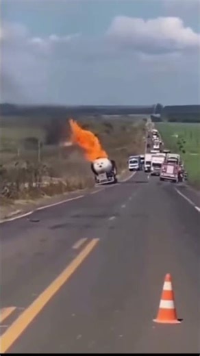 @PaviSuresh-J of an LPG tanker overturning and exploding on a rural highway in Bhachau,