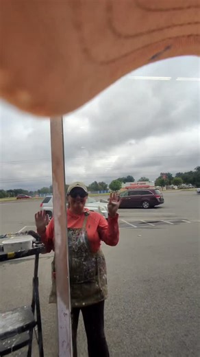 Watch me freehand text on a window for Homeland Grocery Store 🖌️✨ There’s something so satisfying about seeing clean, bold letters come to life one stroke at a time! No stencils, no tape—just a steady hand and a lot of practice. Like and follow to see this full window design come together! 💛 #windowart #signpainting #handpainted #freehandlettering #artistatwork #windowdesign #homelandgrocery #storefrontart #oklahomaartist #melissagriggs #soledbymelissa #oodlesofdoodlesbymelissa #artist #illust