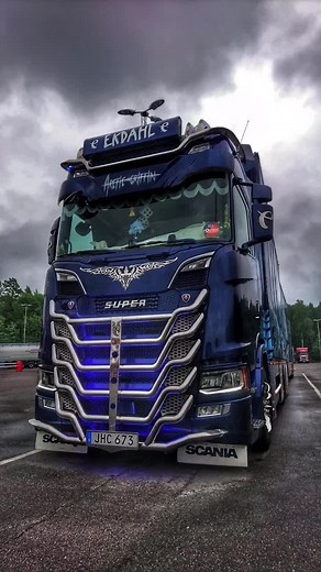 Truckergirl77: Haien kommer Lyrics and Truck Culture