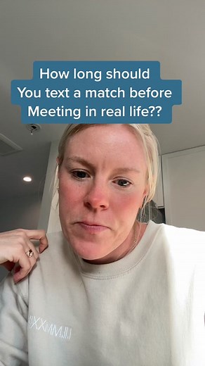 Dating Advice: How Long to Text Before Going on a First Date