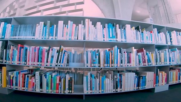 新入生の皆さん、図書館ガイダンスには参加した？ＶＲツアーもあるよ！