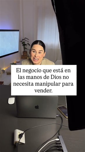 ¿Cansada de sentir que tienes que "perseguir" clientes para que tu negocio funcione?