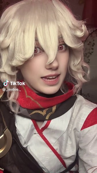 He soo gay for the traveler ( Aether)#foryoupage #genshinimpact #cosplay #kazuha #genshin