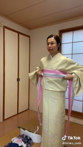 How to Wear a Kimono: Step-by-Step Guide