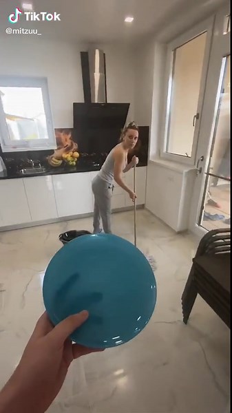 1 LIKE = 1 mitzuu salvat... #fyp #fy #romania #mitzuu #farfurie #funny #mi-auruptspatele