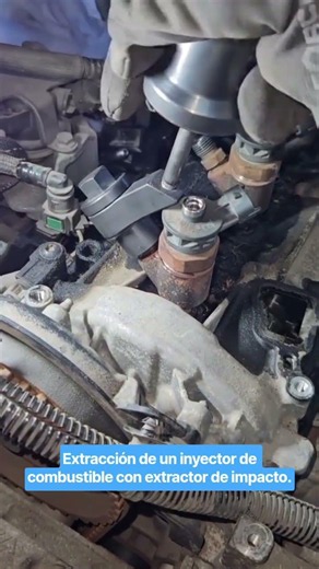 Extracción de un inyector de combustible con extractor de impacto.