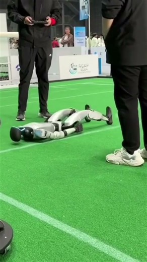 idhar Chinese robot Hai is samay China 2050 mein Ji Raha Hai