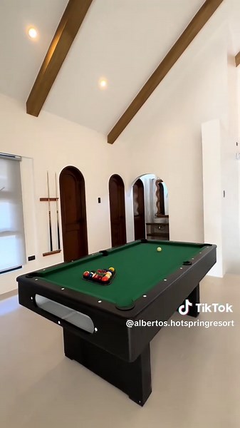 Alberto's Casa 2: Hot Spring Resort with Pool & Cozy Rooms