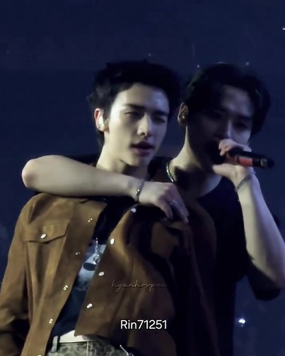 can we be eachothers company #hyunho #hyunjin #leeknow #straykids #kpop
