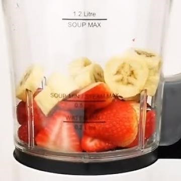 Strawberries and Banana Smoothie Bowl with Soup Maker