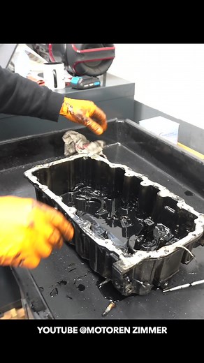 VW Motor explodiert auf A2💥 #vw #volkswagen #motor #motorschaden #motorenzimmer #amg #explosion #funny #witzigevideos #witzig #schrott #motorschaden🤦 #wörthersee #kaputt #golf