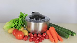 Kitchen Salad Spinner 5L Capacity Eco-Friendly Dishwasher Safe Manual Pull Cord Stainless Steel Salad Tools