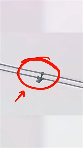 बिजली की तारों पर लगा यह छोटा हथौड़ा कैसे रोकता है बड़ा हादसा ⚡😱 | Anti-Shake Hammer का रहस्य