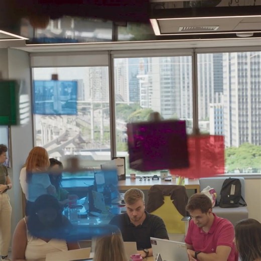 When it comes to expertise in plastic recycling, our colleague Jade from São Paulo, Brazil, shines. ✨ Working as a Product Manager, Jade advises clients in South America on how to make plastic recycling more economical with the Brazilian brand B-Cycle®. Efficient and pure sorting of plastic waste is crucial for transitioning to a circular economy. With the portable solution from trinamiX, the type of plastic can be identified immediately, helping us to ensure quality in recycling plants worldwid