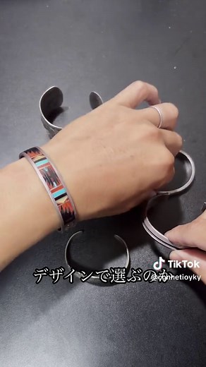 インディアンジュエリー バングルの合わせ方と重ね付けテクニック