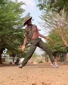 Sais-tu danser sur le ''Gbokirigbo'' nouveau Hit des #Toofan ___ ?  #HitDuJour  | HIT RADIO Côte d'Ivoire | Facebook