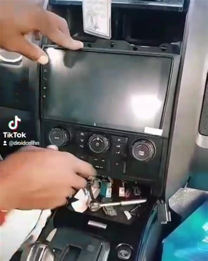 ¿Quieres un radio Android con CarPlay y Android auto en tu vehículo? 🚗 Conéctalo con tu iPhone o smartphone Android y usa tus apps preferidas. 🎵🗺️📱 Además, tendrás una cámara de retroceso para estacionar fácilmente. 📷 Nuestros clientes lo recomiendan. Contáctanos y pide el tuyo. 🙌 Servicio rápido y de calidad garantizado. | DROID CELL HN