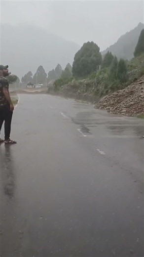 Cloudburst at Dawar Gurez, road blocked, more details awaited