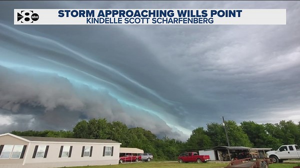 PHOTOS: Shelf clouds moved into North Texas. Here's how they form