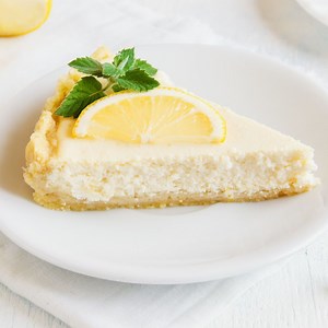 Fruchtiger Zitronen-Käsekuchen ohne Backen: Luftig-lockeres Cheesecake-Glück