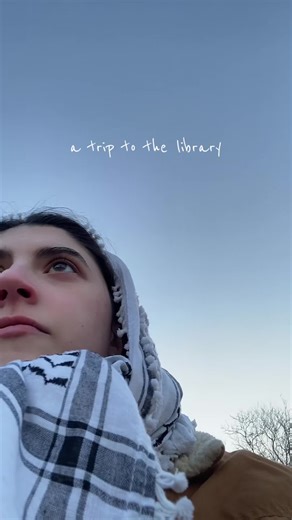 Shoutout to the little ‘Friends of the Library’ used bookstore thingy they have where I got these magazines for free! Gonna use em for ideas cuz I’m sick of Pinterest being mostly ads #walking #library #takingawalk #decompression #afterwork