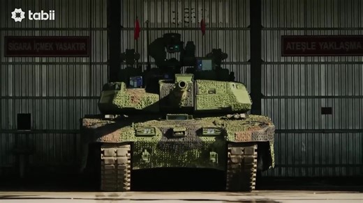 🇹🇷 𝑨𝑳𝑻𝑨𝒀 𝑻𝒂𝒏𝒌’𝒔 𝑴𝒂𝒊𝒏 𝑾𝒆𝒂𝒑𝒐𝒏 𝑺𝒚𝒔𝒕𝒆𝒎 — 𝑷𝒓𝒆𝒄𝒊𝒔𝒊𝒐𝒏 𝒂𝒏𝒅 𝑷𝒐𝒘𝒆𝒓 The 120mm 55-caliber main gun of the ALTAY main battle tank has been developed and produced by Makine ve Kimya Endüstrisi A.Ş. (MKE), one of Türkiye’s leading defense manufacturers. ⚙️ Engineered for modern warfare, the system features a total length of 7.118 meters and weighs 3 tons, ensuring both stability and accuracy during firing operations. 🎯 With an effective range of 3,000 meters, the A