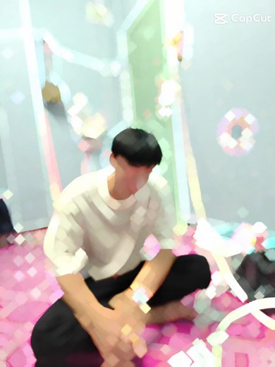 วิดีโอของ sawwinlwinkyaw (@saw.win.lwin.kyaw) พร้อมเพลง မူရင်းအသံ - ko gyi