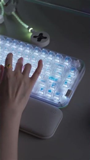 keyboard with transparent key #techtech #computerkeyboard #computertechnic #keyboard #digitaltech