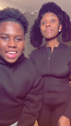 Black and yellow! With my mom! ‪@Dangerusdiva‬